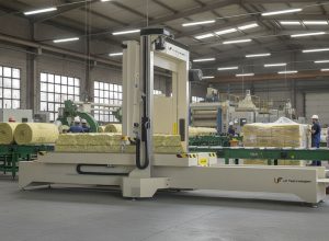 Maschine zum Schneiden von Isoliermaterial mit Schleifdraht – Fabrik