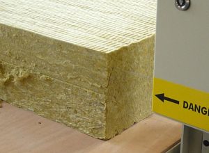 Schneiden von Glaswolle