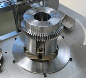 Il s'agit de pièces de forme circulaire et dentées. Elles fonctionnent par engrenage avec d'autres pièces dentées.
